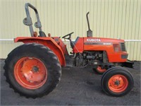 Kubota M4900 Utility Special Tractor