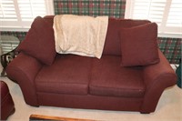 BROYHILL LOVE SEAT W/THROW  EXCELLENT COND
