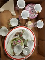 box w/ tea set cups and saucers