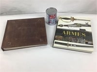 2 volumes références  sur les armes& uniformes