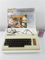 Ordinateur vintage Commodore VIC 20 -