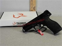 Taurus tx22 22 long rifle with two 16 round mags