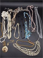 Necklaces : Chain and Beaded