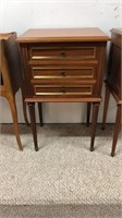 Mahogany night stand with drawers