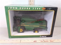 Ertl John Deere 2266 toy combine