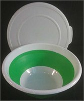 The pampered chef expandable large green bowl