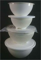 The pampered chef Plastic strainer set