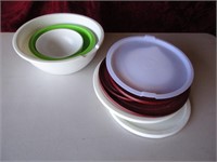 plastic bowls with assorted lids
