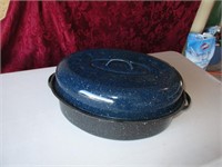 Oval enamel steel roaster with lid
