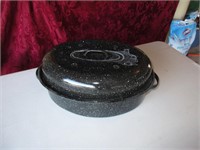Oval enamel on steel roasting pan with lid