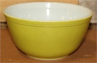 Avocado Green Pyrex Mixing Bowl #402