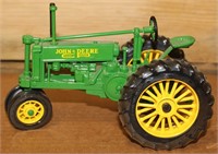 1:16 John Deere Model B Tractor