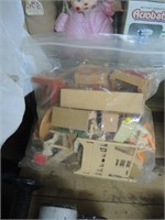 BAG OF DOLL HOUSE FURNITURE