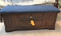 LANE BENCH CEDAR CHEST