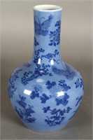 Chinese Qing Dynasty Blue Porcelain Vase,