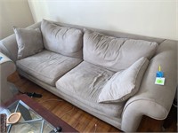 MATCHING LOVE SEAT