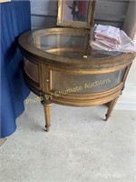 Gold round display table