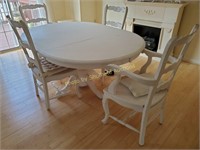 White oval pedestal table w/4 chairs
