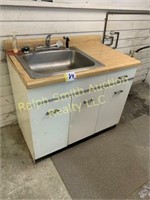 Sink cabinet