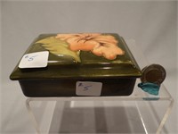 Moorcroft Pottery covered box, Hibiscus pattern,
