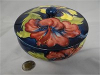 Moorcroft Pottery covered bowl, Hibiscus, 6 1/2",