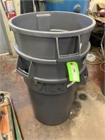 (3) Heavy Duty 32 Gallon Trash Cans