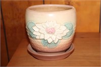 Hull Art Water Lily Flower Pot with Saucer marked