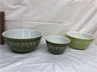 Green Pyrex bowls