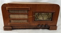 Antique Wood Motorola Tube Radio
