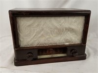 Vintage Wood Case Tabletop Tube Radio, Works