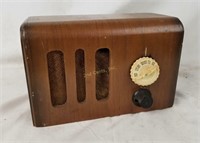 Vintage Sears Roebuck Tabletop Tube Radio