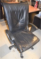 SIT ON IN BLK LEATHER EXEC. CHAIR