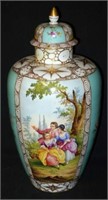 CLASSICAL PORCELIAN URN WITH LID