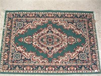 LOVELY GREEN/PRINT FRINGED RUG 31X46 INCHES