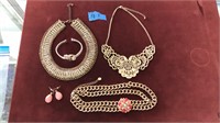 Assorted collection of jewelry
