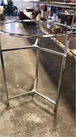 Round metal clothes rack