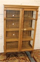 Oak Curio Cabinet (been refinished, extra clean)