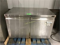 Avantco Refrigeration 4' Refrigerated Case
