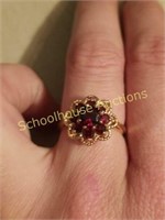 10kp gold ring with possibly rubies