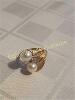 14kt pearl and diamond ring. Approx. Sz 6 1/2