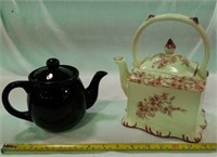 2 ceramic teapots