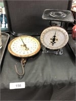 Two vintage scales.; Family Scale, Universal.