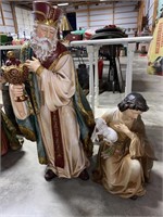 2 nativity scene figures