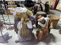 2 nativity scene figures