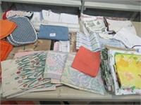 Linens / Aprons / Handkerchiefs - Assorted Lot