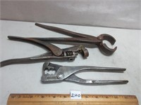 PINCH PLIERS AND SAW SET