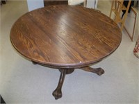 Vintage Round Table w/leaf 4ft wide 18"leaf