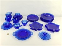 Ensemble de vaisselle festive vintage bleu cobalt