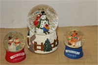 SELECTION OF SNOW GLOBES
