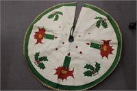 VINTAGE HANDMADE FELT CHRISTMAS TREE SKIRT